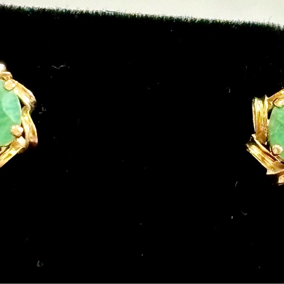 Solid 10k gold emerald stud earrings - Picture 7 of 11